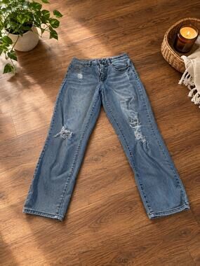 Fashion Nova Women’s Size 3 Distressed Ripped Jeans Medium Wash Denim